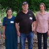 Freuen sich über die erfolgreiche Zertifizierung des Schulgartens als Naturgarten: Schulleiter Wolfgang Klose (von links), Kerstin Leusch und Uwe Steigemann (stattlich geprüfte Zertifizierer), Silvia Jetschni (Biologie-Lehrerin und Leiterin des Wahlunterrichts Schulgarten), Georg Hansul (Geschäftsführer des Kreisverbandes für Gartenbau und Landespflege Rhön-Grabfeld)