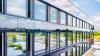 Die Fassade des Bürogebäudes von Baurconsult - hier ist die Nordseite zu sehen -  besteht überwiegend aus Solarzellen (Archivbild).