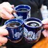 Wer in der Adventszeit Alkohol wie Glühwein trinkt, lässt das Auto besser stehen. (Symbolbild)