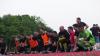 Feierten mit ihren Fans ausgelassen den Klassenerhalt in der Kreisliga Rhön: die Spieler des FC Reichenbach/Burglauer/Windheim.