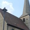 Das Dach des Kirchturms hat Schäden, am Gesims der Turmfassade müssen gegen ausbrechende Steine sichernde Fangnetzte erneuert oder die Fassade instandgesetzt werden.