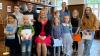Die jungen Musiker (hinven) Benjamin, Timur und Leonard Matterstock, Leo Ritter, Melanie Bock, Emma Ratschker, (vorne) Justine Sidaoui, Josef Maier, Klavierlehrerin Alexandra Dembinski, Matilda Benz, Viktoria Jaschke und Magdalena Eber.