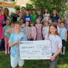 Die Kinder der Grundschule Kolitzheim freuen sich, den Klinikclowns 600 Euro übergeben zu können. Links: Machnix (Silvia Kirchhof), Michaela Kirchner, Rektorin; Rechts: Jana Niedermeyer, Konrektorin; Pünktchen (Franziska Kirchner). Die Kinder der Grundschule Kolitzheim freuen sich, den Klinikclowns 600 Euro übergeben zu können. Links: Machnix (Silvia Kirchhof), Michaela Kirchner, Rektorin; Rechts: Jana Niedermeyer, Konrektorin; Pünktchen (Franziska Kirchner).