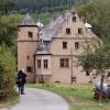 An der üblicherweise nicht zugänglichen Eulschirbenmühle wird bei der literarischen Wanderung ein kleines Picknick abgehalten. An der üblicherweise nicht zugänglichen Eulschirbenmühle wird bei der literarischen Wanderung ein kleines Picknick abgehalten.