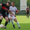 Rottendorfs Kapitän Nicolas Schubert (rechts)  bedrängt Daniel Zuljevic vom TSV Lengfeld. In der Landesliga setzte sich der TSV Rottendorf durch und darf in der Landesliga-Relegation um einen Platz in der sechsten Liga spielen.