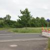 Am Ortseingang von Michelau, von Dingolshausen kommend, fahren immer wieder Fahrzeuge über den Radweg (rechte Bildmitte) in den Ort, um der Straßensperre auszuweichen. Am Ortseingang von Michelau, von Dingolshausen kommend, fahren immer wieder Fahrzeuge über den Radweg (rechte Bildmitte) in den Ort, um der Straßensperre auszuweichen.