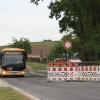 Am Ortsausgang von Dingolshausen Richtung Michelau ist die Straße unmissverständlich für den Verkehr gesperrt. Für Linienbusse galt während der ersten Woche der Sanierungsarbeiten noch eine Ausnahme, sie durften auf der Strecke fahren.