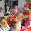 Frühstück auf der Terrasse.
