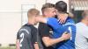 Erleichterung: Trainer Szymon Dynia (links) vom FV Steinfeld/Hausen-Rohrbach umarmt, nachdem der  Klassenerhalt geschafft ist, seinen Torwart Dirk Gehrling.