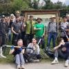 Die Ortsgruppe Kreuzwertheim des Bund Naturschutz und Geflüchtete unterstützten den Naturpark Spessart bei der Bekämpfung des Jakobskreuzkrauts.