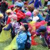 Mit bunten Tüchern tanzten die Kinder den Feuertanz. Mit bunten Tüchern tanzten die Kinder den Feuertanz.