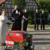 Die neue "Fox"-Motorspritze der Feuerwehr Ibind erhielt am Samstagabend in einer kurzen Feierstunde den kirchlichen Segen von Pastoralreferentin Agnes Donhauser und Pfarrer Michael Thiedmann.