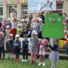 Kinder und pädagogische Fachkräfte der Kita St. Bernhard in Ebrach.