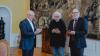Multimedial durchs Residenzschloss Mergentheim: Die kostenlose App stellten vor (von links) Michael Hörrmann, Geschäftsführer der DOM gGmbH, Maike Trentin-Meyer, Konservatorin der Region Hohenlohe der Staatlichen Schlösser und Gärten, und Frank Krawczyk, Leiter des Bereichs Kommunikation und Marketing der Staatlichen Schlösser und Gärten.