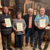 Vorsitzender Dieter Büttner (von links) konnte viele Vereinsmitglieder ehren: Essler (50 Jahre Mitgliedschaft), Gabriele Weyer (Grünes Band der Rhön für langjährige Tätigkeit als Wegewarthelferin), Rhönklubpräsident Jürgen Reinhard, Wolfgang Neumann und Klaus Illek (Grünes Band für langjährigen Einsatz als Wanderführer).