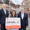 Von links:         Bernd Fröhlich (Vorstandsvorsitzender der Sparkasse Mainfranken Würzburg und Vorsitzender des Stiftungsvorstandes), Sabine Sitter (Landrätin und Vorsitzende des Stiftungskuratoriums) und Peter Schmitt (stellvertretendes Vorstandsmitglied der Sparkasse Mainfranken Würzburg und Mitglied des Stiftungsvorstandes).