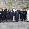 Profess-Jubiläum in Oberzell (von links): Pfarrer Gerold Postler, Sr. Beate Krug, Sr. Gerwigis Brosig, Sr. Juliana Seelmann, Sr. Veridiana Dürr, Sr. Beatrix Barth, Sr. Trudhild Hennrich, Sr. Alexandra Gambietz, Domkapitular Dietrich Seidel, Sr. Basildis Röder, Generaloberin Sr. Katharina Ganz, Sr. Walgunde Dorsch, Sr. Rut Gerlach, Oberstudienrat Achim Wenzel und Dekan Paul Julian.