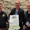 Lions Club Wein für einen guten Zweck, bei der Spendenübergabe: Maximilian Keller (von links), Karlheinz Schmidt und Ludwig Keller.