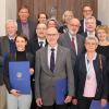 Unipräsident Paul Pauli (links) mit den Persönlichkeiten, die beim Stiftungsfest geehrt wurden.