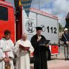 Einweihung des neuen Fahrzeugs der Freiwilligen Feuerwehr Völkersleier auf dem Dorfplatz.