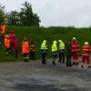 Die Helferinnen und Helfer bauten in Grafenrheinfeld in einer bunten Menschenkette eine Deichverstärkung. Die Helferinnen und Helfer bauten in Grafenrheinfeld in einer bunten Menschenkette eine Deichverstärkung.