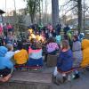 Lagerfeueratmosphäre gehörte für die Kinder der Riedenberger Grundschule beim Schullandheim-Ausflug nach Gersfeld mit dazu.