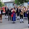 Beim Marsch zur Kirche und dann zum Feuerwehrhaus hielt der Musikverein unter der Leitung von Stefan Wagner den Zug in Schritt. In bewährter Weise unterhielt er dann mit volkstümlicher Blasmusik  beim Frühschoppen  und beim Mittagessen die über 500 Gäste.