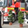 Feuerwehr-Seelsorger Dekan Stephan Hartmann weihte die neuen Fahrzeuge der Hammelburger Feuerwehr und empfahl sie und die Menschen, die sie Bedienen in Gottes Schutz.