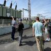 Bei schönstem Wetter wurde durch die Überlandwerk Rhön GmbH die Primärtechnik des Umspannwerks mit seinen 110kV- sowie 20kV-Schaltanlagen anschaulich für die beiden Klassen der Jakob-Preh-Schule erklärt.