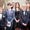 Konfirmation in Friesenhausen (hintere Reihe): Pfarrerin Melanie v. Truchseß ; (mittlere Reihe): Amelie Wirsching, Hanna Baum; (vordere Reihe): Jakob Wolf, Elias v. Truchseß, David Ben Gehenio, Max Drescher.