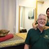 Rattha Vonnemann in ihrem Studio für Thai-Massagen und Wellness in Gerolzhofen. Zusammen mit ihrem Mann Willi freut sie sich über die Neueröffnung und viele Interessierte.