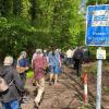 Der 5,4 Kilometer lange Rundkurs führte die Wandergruppe vom Kloster Oberzell aus durch den Klingengraben und die Ackerreservate bis zum Zeller Wasserwerk.