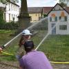 Am Schlegel war ein zwei Meter großes Haus errichtet, an dem Kinder sich als Feuerwehrleute ausprobieren konnten.
