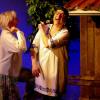 Ruth Claire Lederle und Brigitte Obermeier spielen die beiden leicht schrulligen Schwestern Suzanne und Glenda.