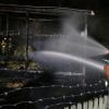 Mit mehren Trupps Atemschutzgeräteträger bekämpften die Feuerwehren den Scheunenbrand.