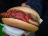 Das ist schonmal keine Kultur: Denn auf eine Bratwurst in Franken gehört Senf! Aber gehört eine Bratwurst zum Würzburger Hafensommer? Die Frage wird im Wahljahr 2023 heiß diskutiert.
