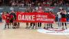 Die Mannschaft bedankte sich nach der Niederlage gegen Braunschweig bei ihren Anhängern mit einem Banner.