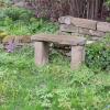 Lieblingsplatz des Hausherrn: Die kleine Steintischgarnitur vor der Hecke