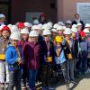 Ulrike Dittmann, Susanne Gese, Eva von Vietinghoff-Scheel und Alexander Kutscher mit zwei 2. Klassen der Grundschule Eisingen-Waldbrunn im Müllheizkraftwerk Würzburg.