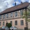 Geschickt versteckt im kleinen Türmchen auf dem Rathaus ist derzeit eine der beiden Sirenen in der Kernstadt. Um künftig alle Wohngebiete zu erreichen, soll es vier Sirenen geben. Die vom Rathaus wird dabei versetzt.