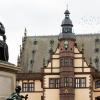 Blick vom Rückert-Denkmal auf das Schweinfurter Rathaus. Im Prozess wegen Untreue gegen eine Führungskraft der Verwaltung wurde das Verfahren gegen Geldauflage nun eingestellt.