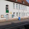 Ein Posten im Haushaltsplan für dieses jahr ist die Sanierung des Frammersbacher Rathauses. Dort ist der Gehweg gespert, weil die Gafahr besteht, dass Ziegel vom Dach fallen.