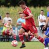 Moritz Schlund (links) und der FC Ober-Mittelstreu haben am Mittwoch in Oberelsbach mit 4:1 gewonnen und nehmen nun einen Aufstiegs-Relegationsplatz ins Visier. Schlund traf zum 4:1-Endstand 