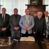Von links Enrico Zeugner – Brunnenherr Querfurt, Lothar Riese – Stadtratsvorsitzender Querfurt, Andreas Nette – Bürgermeister Querfurt, Michael Hombach – Erster Bürgermeister Karlstadt, Karl-Heinz Keller – Altbürgermeister, Dr. Paul Kruck – Altbürgermeister, Martha Bolkart-Mühlrath – Zweite Bürgermeisterin Karlstadt, Anja Baier – Dritte Bürgermeisterin Karlstadt.