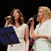 Wunderschön anzuhören war Bette Midlers Hymne an die Liebe "The Rose", von den beiden Schwestern Theresa Englert und Julia Götz ausgezeichnet gesanglich dargeboten. Wunderschön anzuhören war Bette Midlers Hymne an die Liebe "The Rose", von den beiden Schwestern Theresa Englert und Julia Götz ausgezeichnet gesanglich dargeboten.