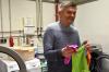 Nachdem er nicht mehr in der Werkstatt arbeitet, kümmert sich Rudi Beitel im Wohnheim der Lebenshilfe in Steinbach um die Wäsche.