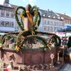 Der festlich geschmückte Osterbrunnen auf dem Marktplatz. Der festlich geschmückte Osterbrunnen auf dem Marktplatz.