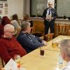 Kreisbrandmeister Sven Hoveling brachte Informationen der Kreisfeuerwehr des Landkreises Würzburg mit zur Jubiläumswehr nach Dipbach.