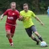 Philipp Keßler (rechts, hier im Kreisliga-Spiel in Eibelstadt am Ball) erzielte zwei Tore zum 5:3-Sieg der SG Sommerhausen/Winterhausen im Nachholspiel in Winterhausen gegen die SG Oberpleichfeld/Dipbach/Prosselsheim.