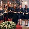 Vor kurzem wurden in Maroldsweisach sechs Jugendliche - allesamt Mädchen - konfirmiert. Pfarrer Martin Popp-Posekardt stellte den Zuspruch Jesu „Ihr seid das Licht der Welt“ in den Mittelpunkt des Festgottesdienstes, der von Nicole Scheidlein an der Orgel, der Weisachtaler Blasmusik und dem Gesangverein Concordia unter der Leitung von Christine Kettler-Pohl musikalisch gestaltet wurde. Auf dem Foto von links Emely Hubatscheck, Leesha Gensichen, Charlotte Hofmann, Kristin Schorsch, Antonia Conradi, Lena Braun, Pfarrer Popp-Posekardt.